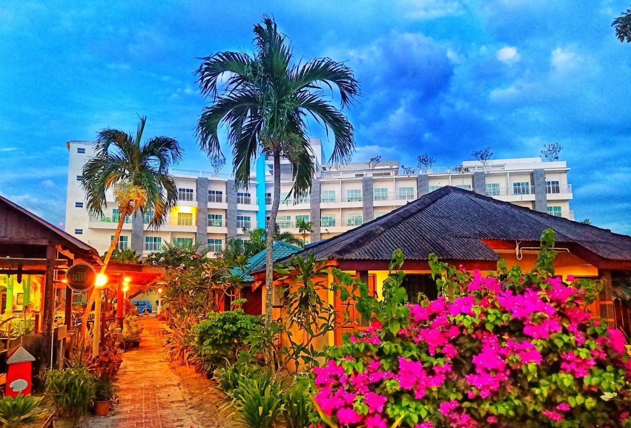 Langkapuri Resort Langkawi Pantai Cenang Kültér fotó